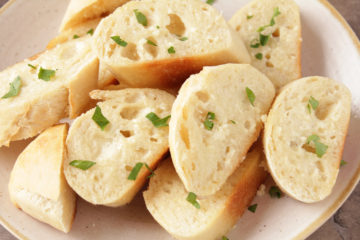Low-FODMAP Cheesy "Garlic" Bread