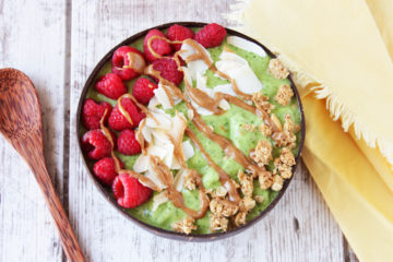Low-FODMAP Pineapple Green Smoothie Bowl
