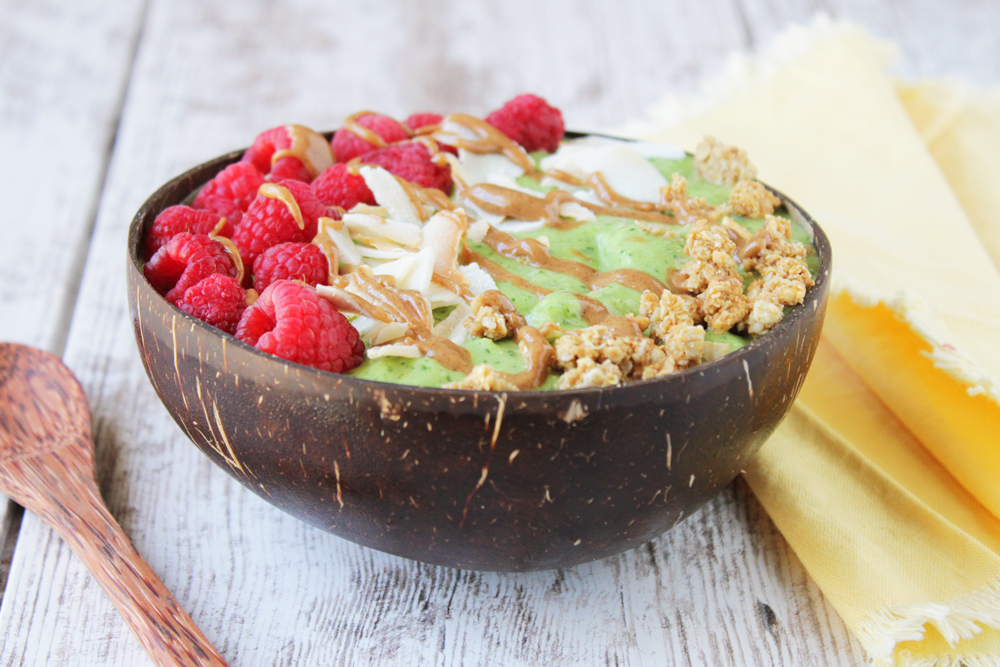 Low-FODMAP Pineapple Green Smoothie Bowl