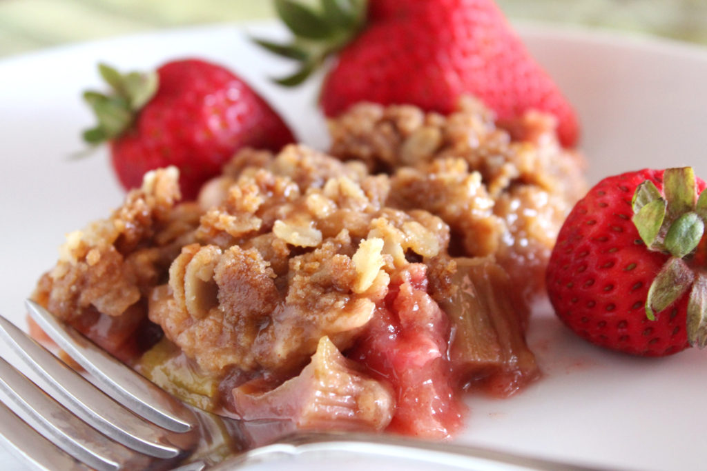 Low FODMAP Rhubarb Crisp